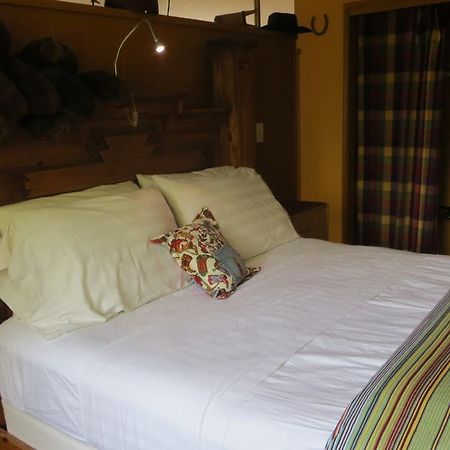 Zenyard Guest House Финикс Екстериор снимка