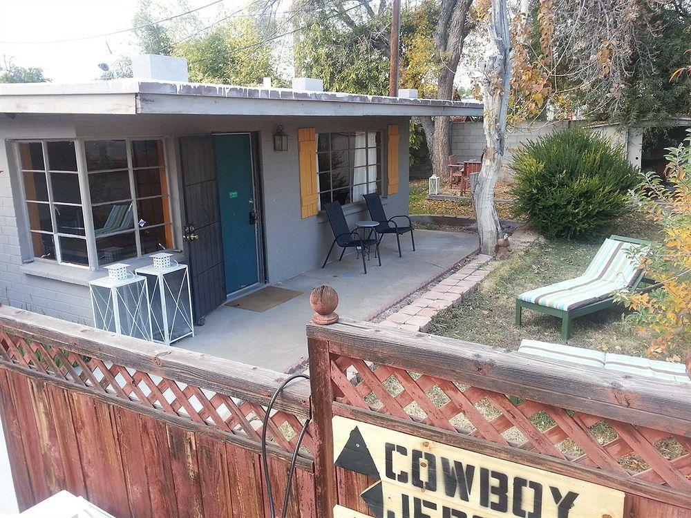 Zenyard Guest House Финикс Екстериор снимка