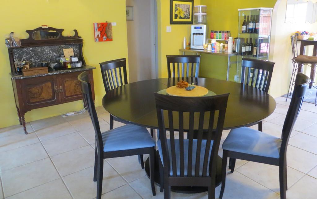 Zenyard Guest House Финикс Екстериор снимка